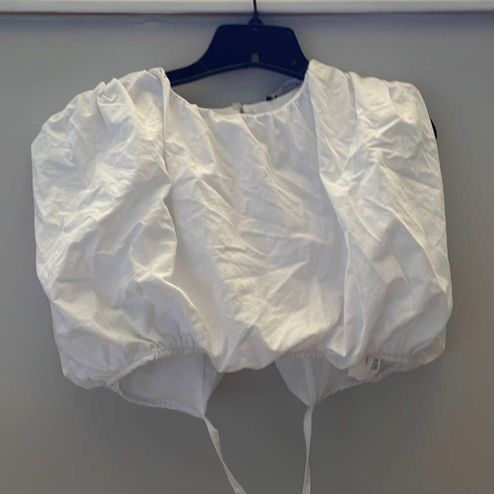 Zara white puffed top with tie strings for the back